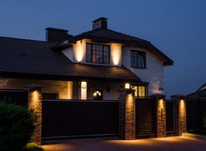 Как сделать освещение участка и фасада частного дома?