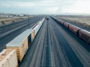 Железнодорожные перевозки: наилучший вариант транспортировки массовых грузов на большие расстояния