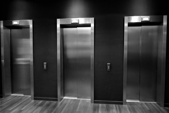 В СФ предложили определить ведомство, контролирующее состояние лифтов