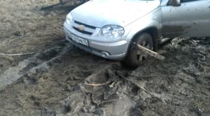 Как вытащить машину из грязи